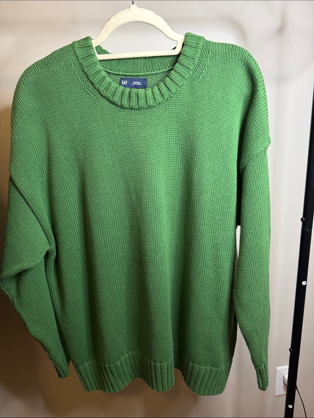 GAP Women's Crewneck Sweater in Kelly Green